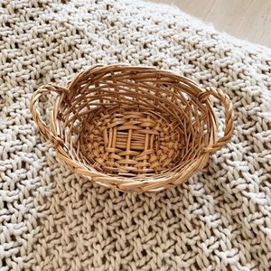 WICKER BASKET
